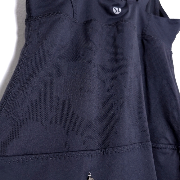 Lululemon Chaturanga Jacquard Mesh Panels Black Tank Size 4 - Picture 7 of 13